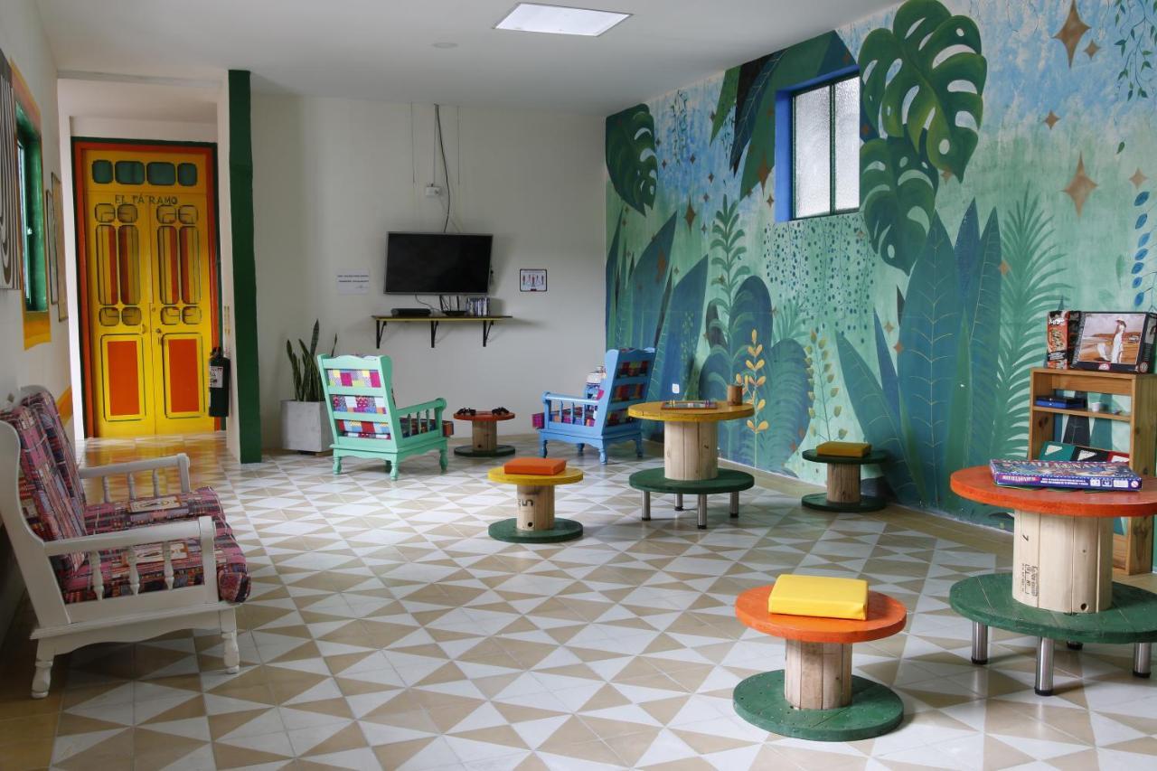 Hostel Golden Frog *